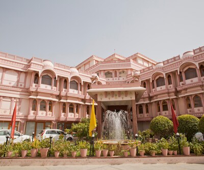 Hotel Raj Vilas Palace